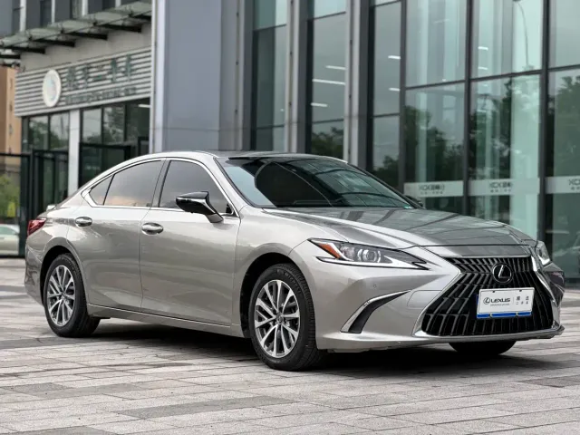 Lexus ES — Фото автомобиля 3