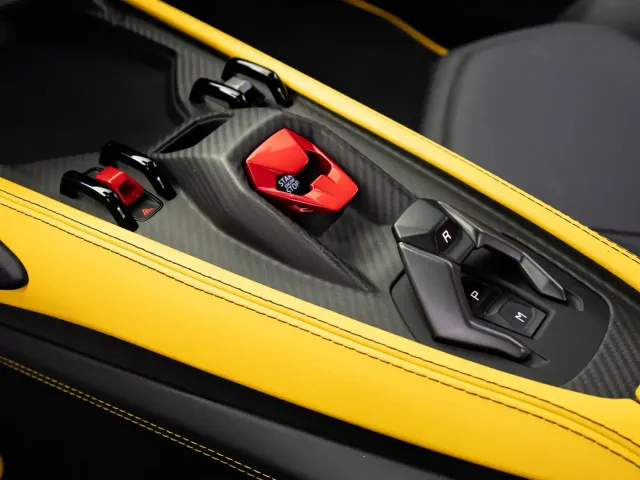 Lamborghini Revuelto — Фото автомобиля 8