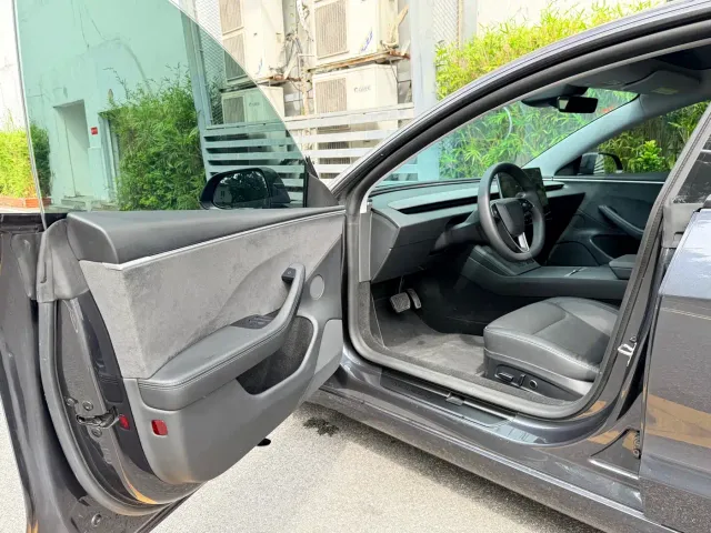 Tesla Model 3 — Фото автомобиля 12