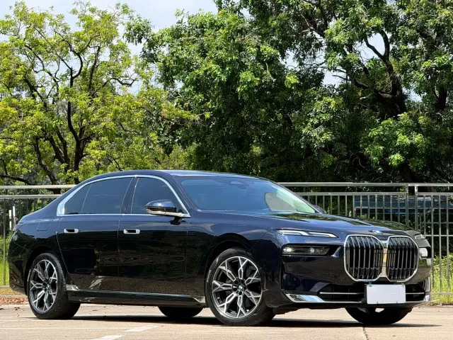 BMW 7 Series — Фото автомобиля 3