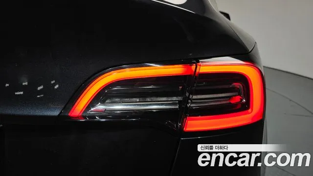 Tesla Model Y — Фото автомобиля 7