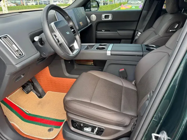 Li Auto L8 — Фото автомобиля 11