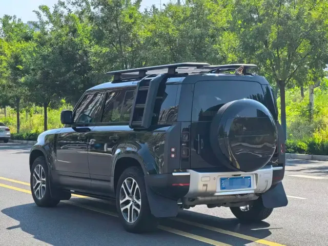 Land Rover Defender — Фото автомобиля 23