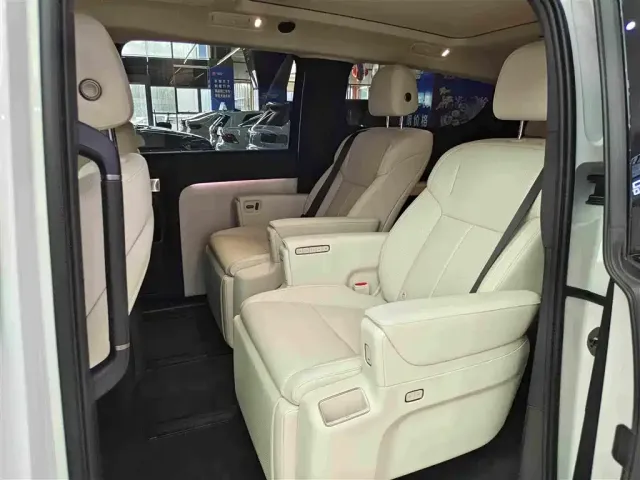 Li Auto MEGA — Фото автомобиля 9