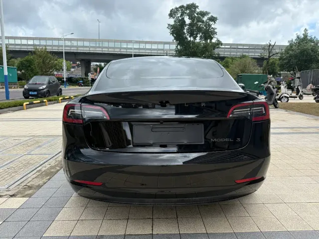 Tesla Model 3 — Фото автомобиля 13