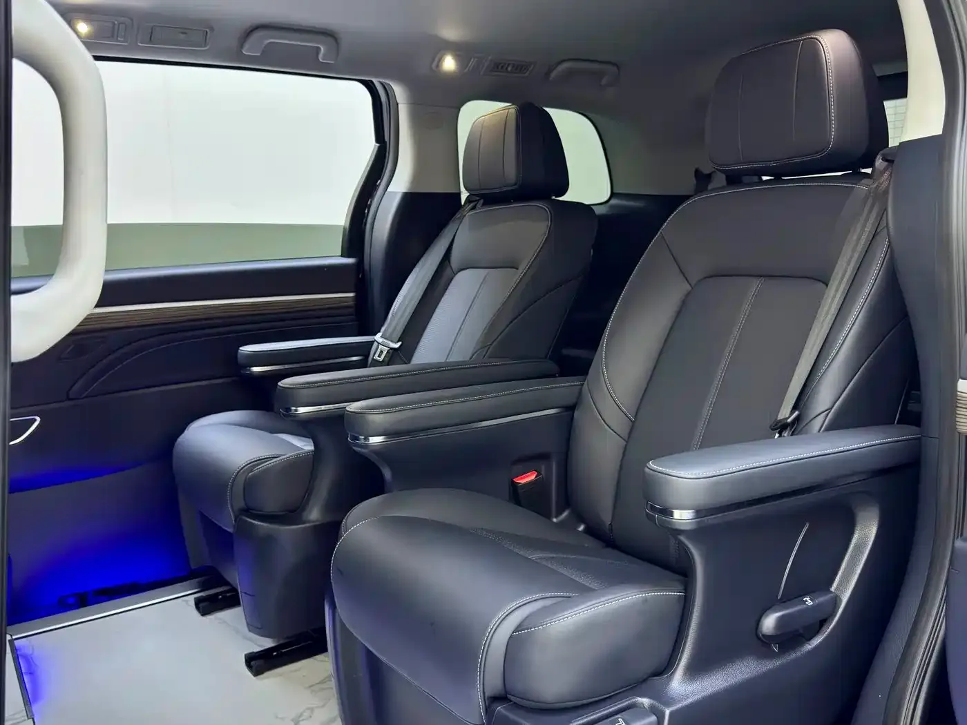 GAC Trumpchi Trumpchi M8 2024 Leadershow Series 390T Premium Edition — Фото автомобиля 6