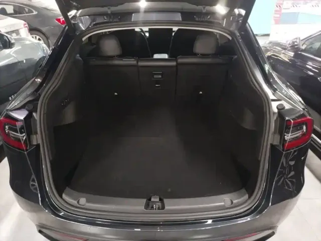 Tesla Model Y — Фото автомобиля 14
