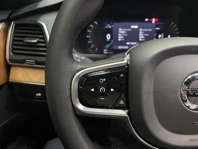 Volvo XC90 — Фото автомобиля 18