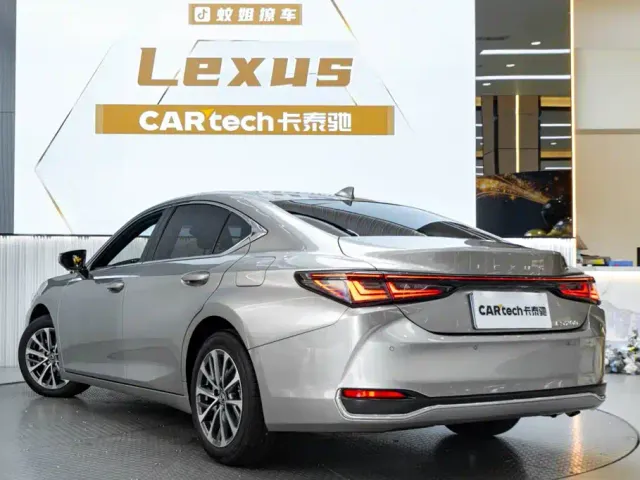 Lexus ES — Фото автомобиля 6