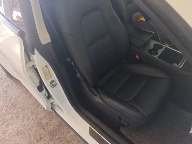 Tesla Model Y — Фото автомобиля 24