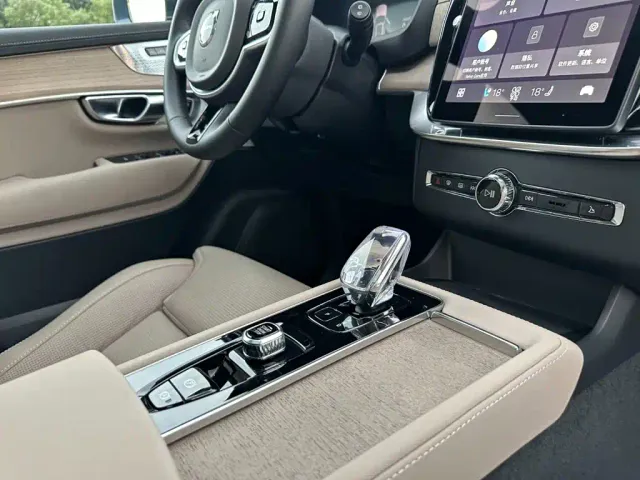 Volvo XC90 — Фото автомобиля 19