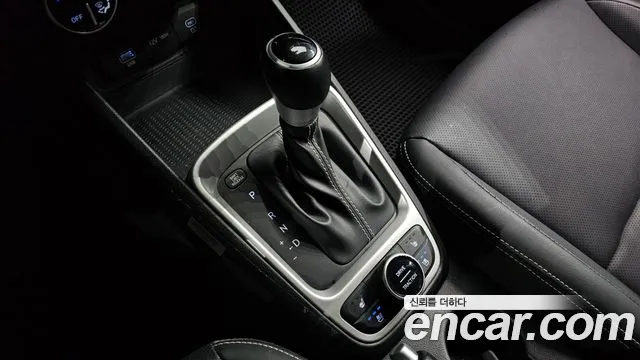 Hyundai Venue — Фото автомобиля 9