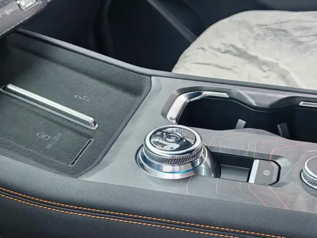 Ford Explorer — Фото автомобиля 15