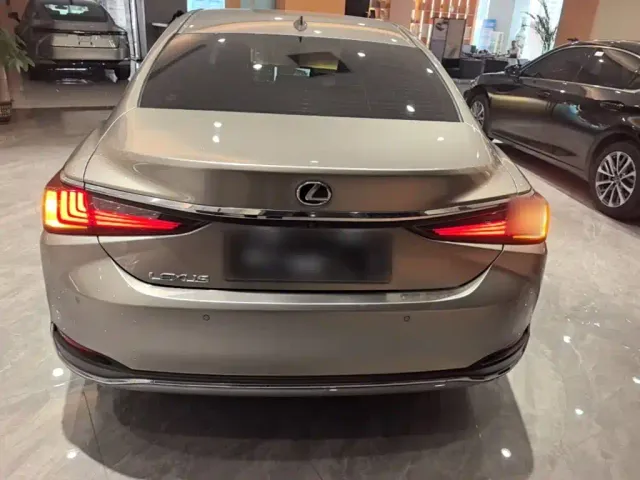 Lexus ES — Фото автомобиля 5