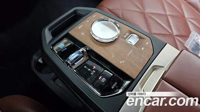 BMW iX — Фото автомобиля 9