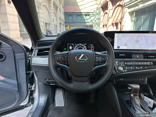Lexus ES — Фото автомобиля 12