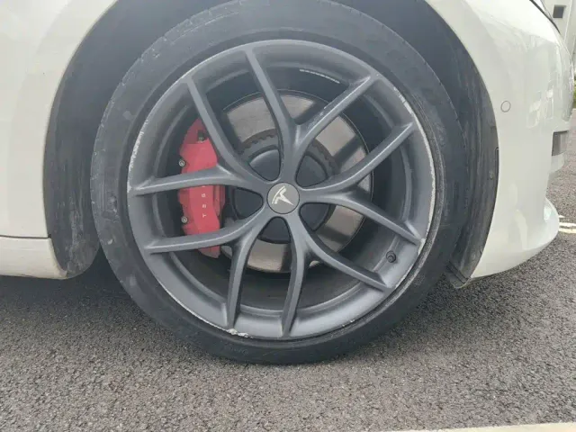 Tesla Model 3 — Фото автомобиля 22