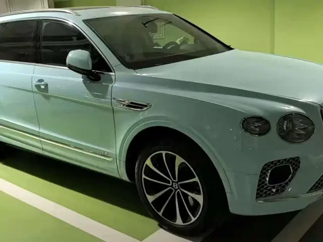 Фотография автомобиля — Bentley Bentayga