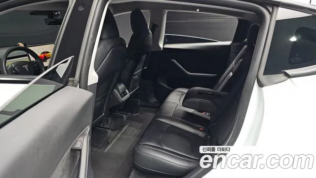 Tesla Model Y — Фото автомобиля 11