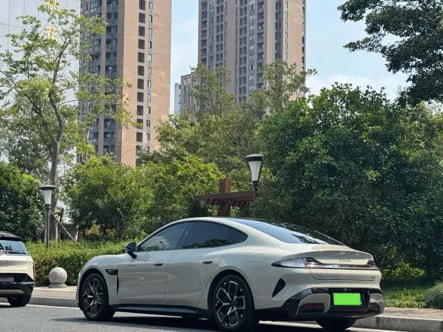Xiaomi SU7 — Фото автомобиля 11