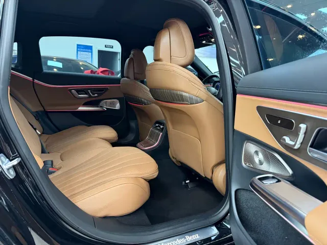Mercedes-Benz E-Class — Фото автомобиля 11