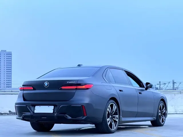 BMW 7 Series — Фото автомобиля 10