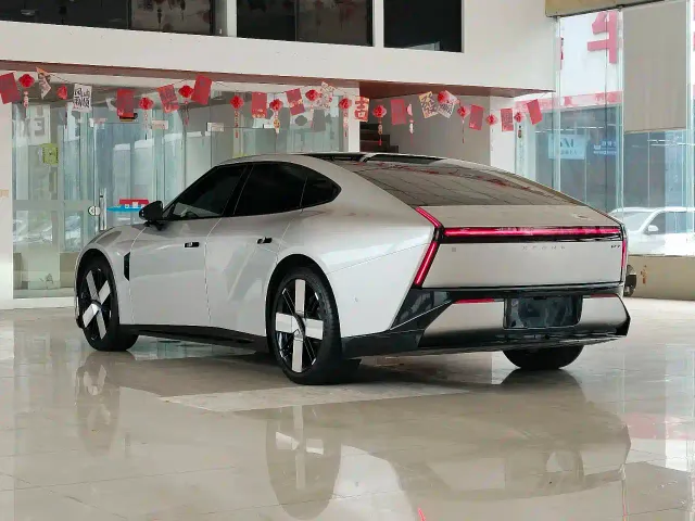 Xpeng P7 — Фото автомобиля 6