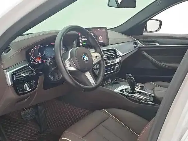 BMW 5 Series — Фото автомобиля 13