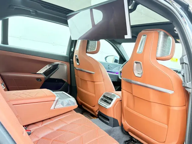BMW i7 — Фото автомобиля 14
