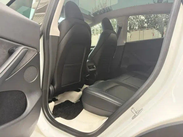 Tesla Model Y — Фото автомобиля 9
