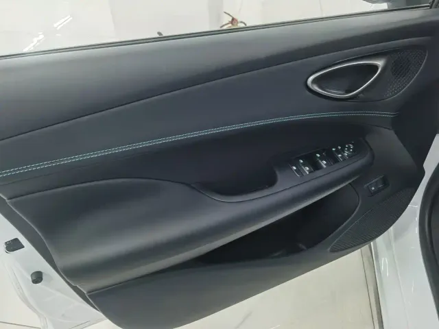 BYD Seal 05 DM-i — Фото автомобиля 13