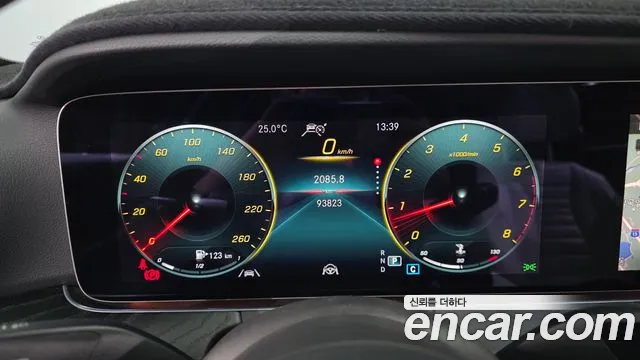 Mercedes-Benz E-Class — Фото автомобиля 6
