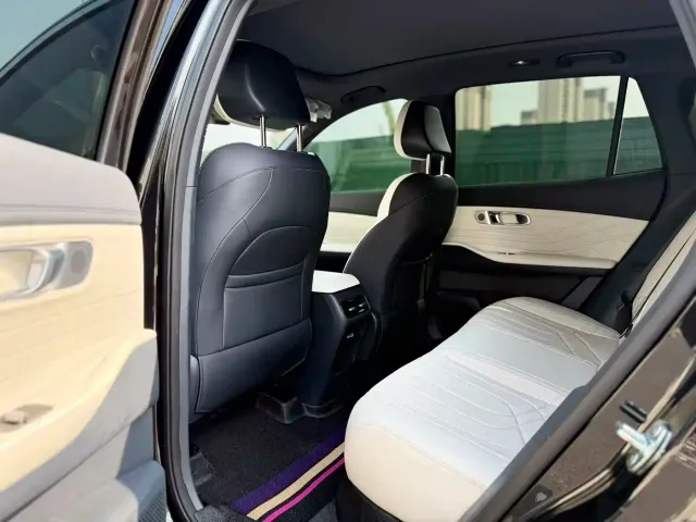 Geely Galaxy Starship 7 EM-i — Фото автомобиля 5
