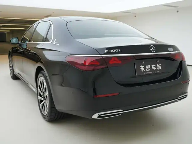 Mercedes-Benz E-Class — Фото автомобиля 3