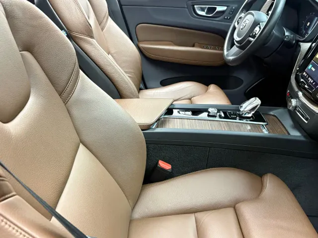 Volvo XC60 — Фото автомобиля 8