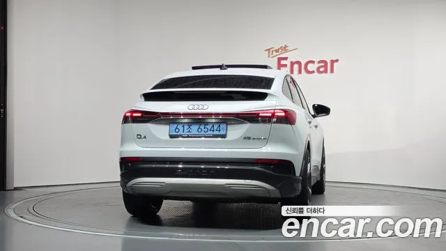 Audi Q4 e-tron — Фото автомобиля 4