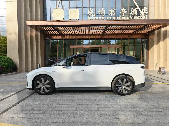 Li Auto i6 — Фото автомобиля 4