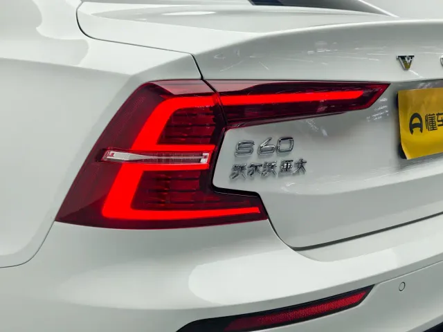 Volvo S60 — Фото автомобиля 18
