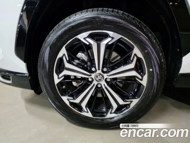 Toyota RAV4 — Фото автомобиля 15