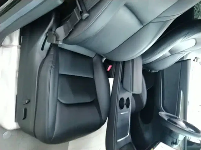Tesla Model Y — Фото автомобиля 24