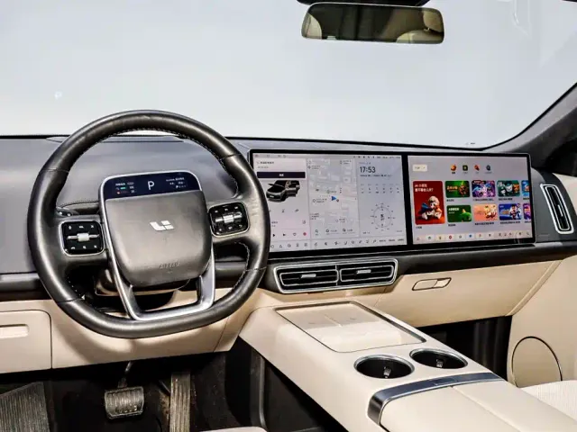 Li Auto L8 — Фото автомобиля 22