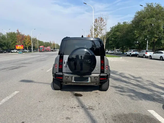 Land Rover Defender — Фото автомобиля 18