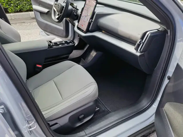 Volvo EX30 — Фото автомобиля 16