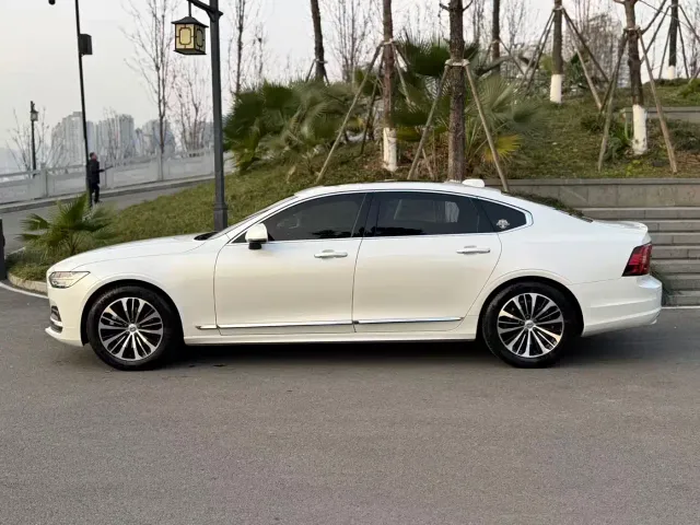 Volvo S90 — Фото автомобиля 3
