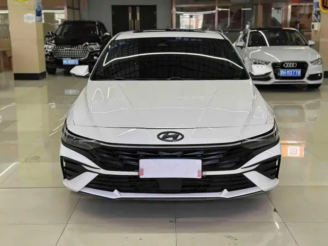 Hyundai Elantra — Фото автомобиля 2