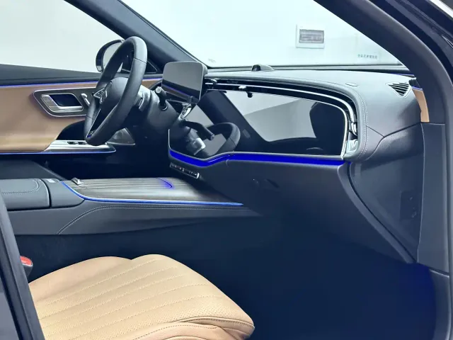 Mercedes-Benz E-Class — Фото автомобиля 17