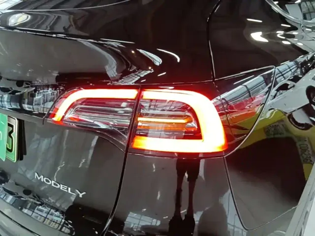 Tesla Model Y — Фото автомобиля 7
