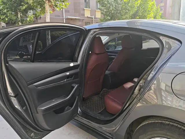 Mazda Axela — Фото автомобиля 11
