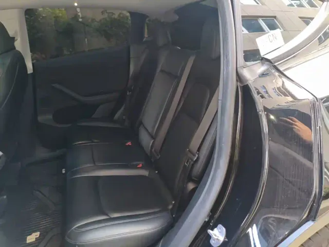 Tesla Model Y — Фото автомобиля 16