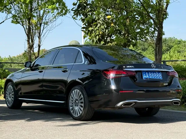 Mercedes-Benz E-Class — Фото автомобиля 8